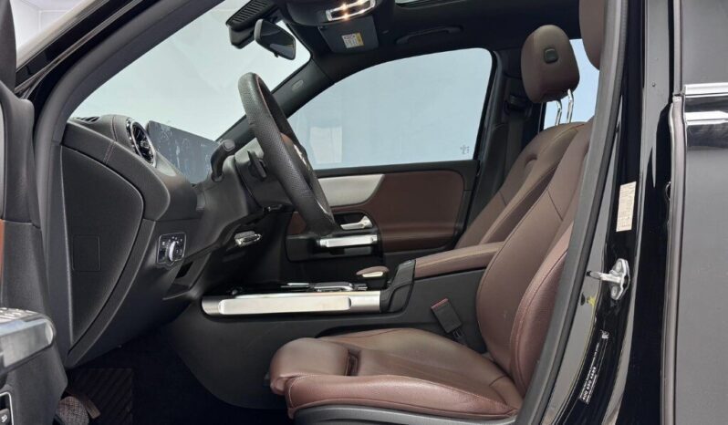 
								New 2021 Mercedes GLB-Class full									