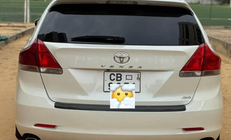 
								Certified Used 2011 Toyota Venza in Cotonou full									