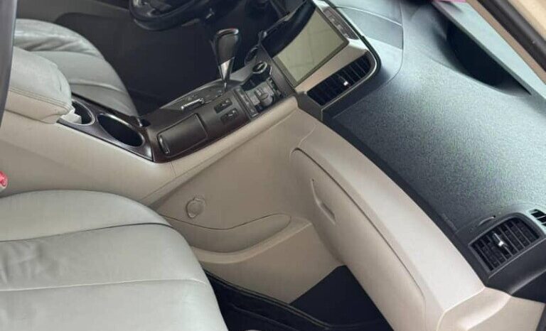 
								Certified Used 2011 Toyota Venza in Cotonou full									