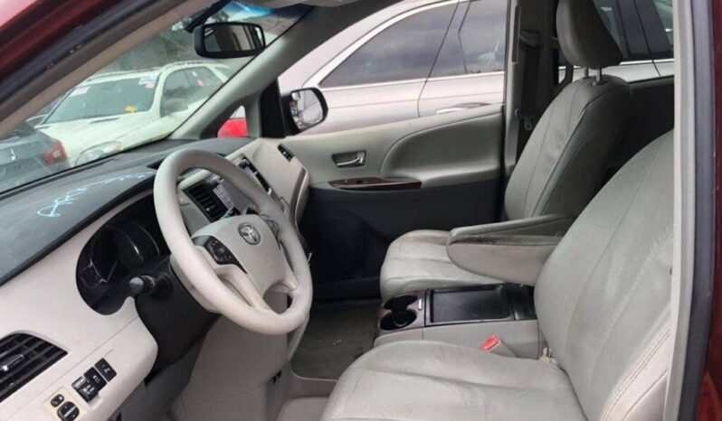 
								Certified Used 2010 Toyota Sienna full									