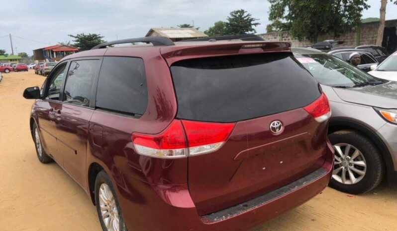 
								Certified Used 2010 Toyota Sienna full									